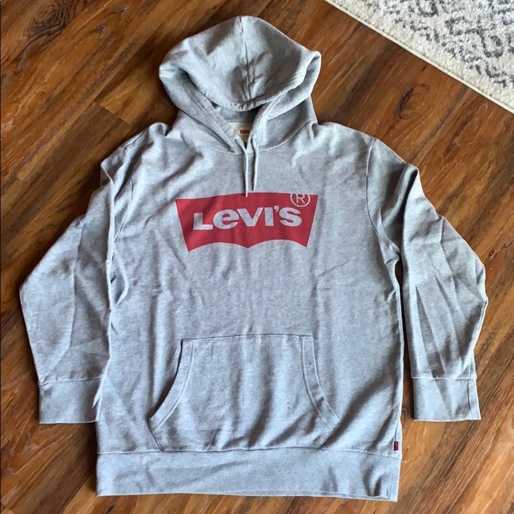 Grey Levi’s hoodie